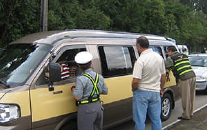 Transporte clandestino coloca em risco a vida dos estudantes