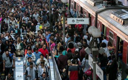 Paulistano demora quase 3 horas por dia no trânsito, e 88% dos pedestres se sentem inseguros, diz pesquisa