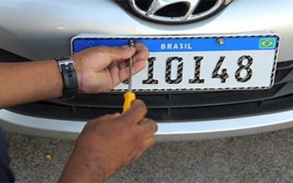 Denatran estende prazo para 5 estados começarem a emplacar com novo modelo de placa