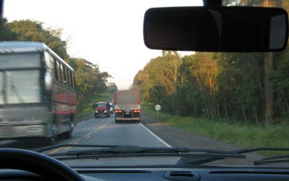 Lei do farol baixo em rodovias vai mudar. Veja como ficará!